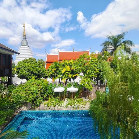 ホテル Arun Rawee อรุณ รวี チエンマイ エクステリア 写真